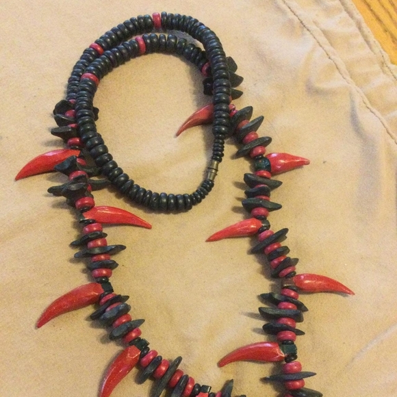 Wood jalapeno necklace - Picture 2 of 2